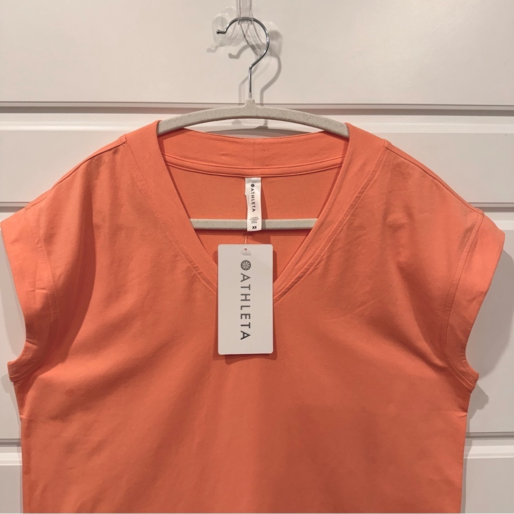 New Athleta Avenue Athleasure Tee XS Coral Walking Running Gorpcore Sporty - Picture 3 of 7